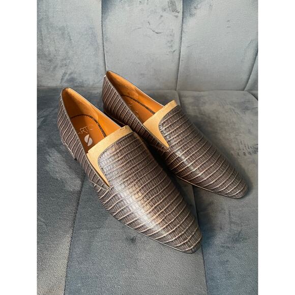 New Sarto by Franco Sarto Grey Embossed Leather Loafers U.S. Women's Size 6.5 - Picture 2 of 7
